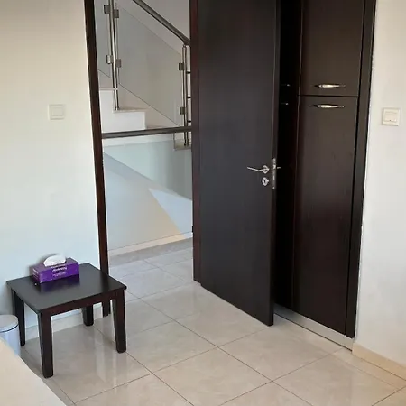 Three Bedroom 파포스