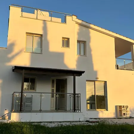 Three Bedroom * 파포스